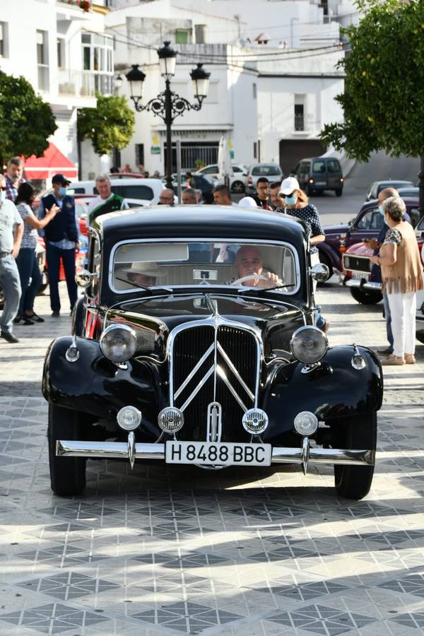 V Edición de la Exhibición de coches clásicos en Alcalá de los Gazules