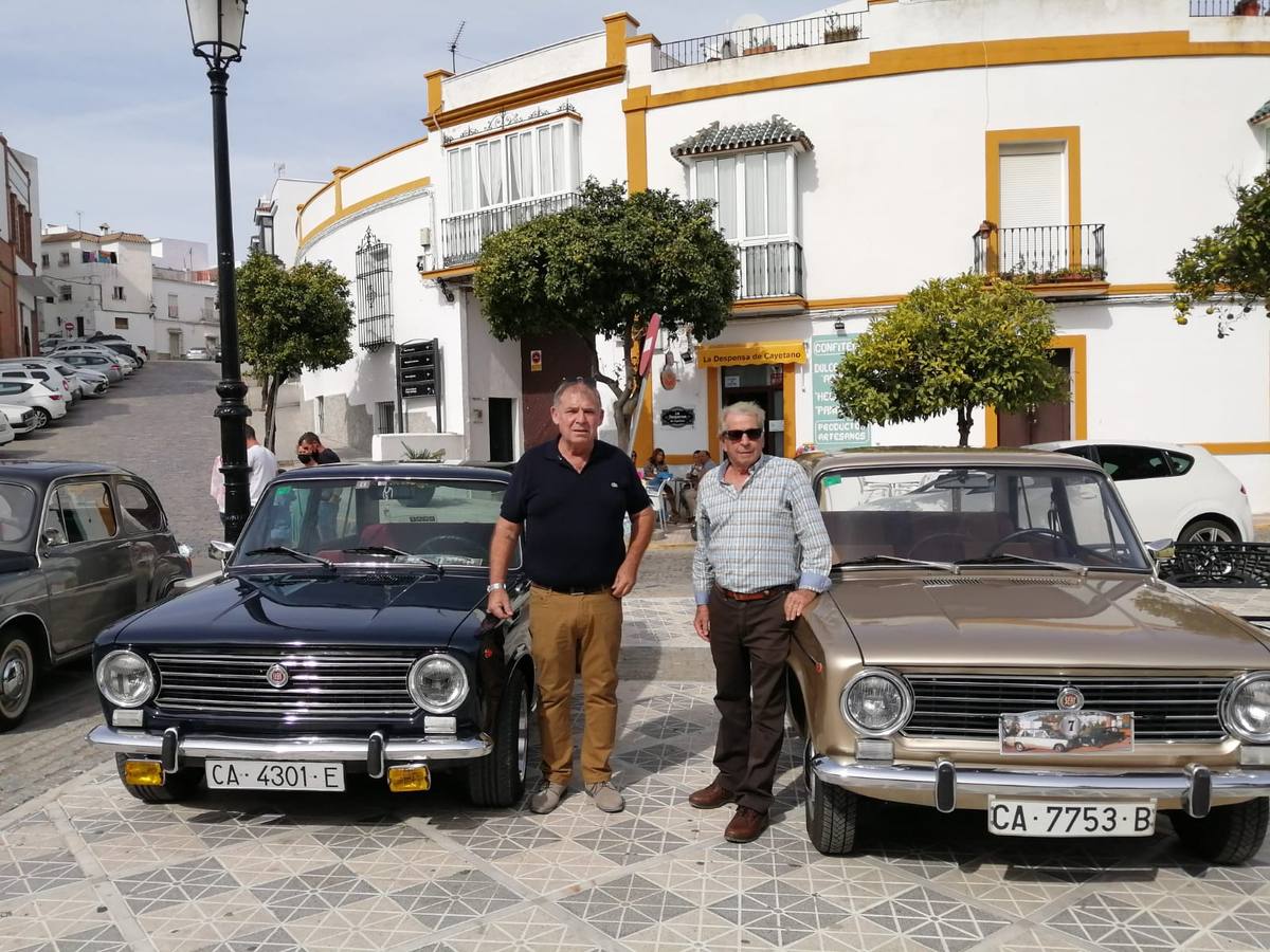 V Edición de la Exhibición de coches clásicos en Alcalá de los Gazules