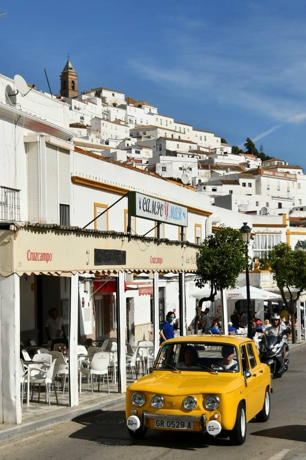 V Edición de la Exhibición de coches clásicos en Alcalá de los Gazules