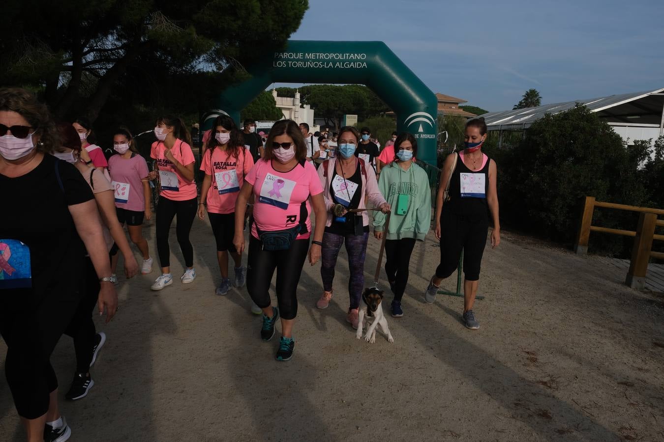 La Marcha Rosa reúne a cientos de personas en Los Toruños para luchar contra cáncer