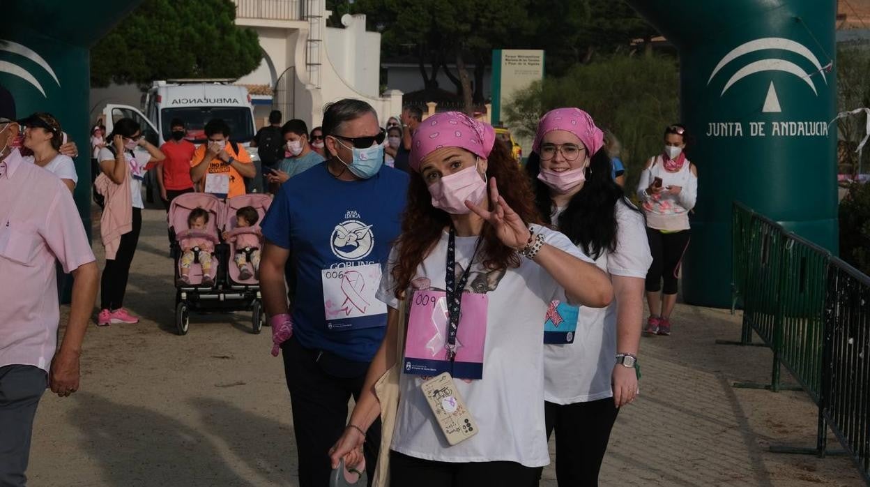 La Marcha Rosa reúne a cientos de personas en Los Toruños para luchar contra cáncer