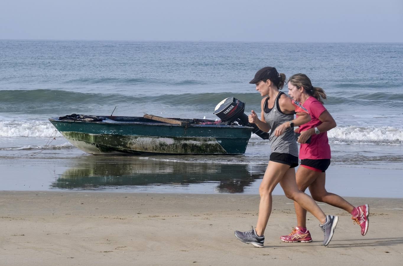 Llegan tres pateras en solo unas horas a Conil y Cádiz capital