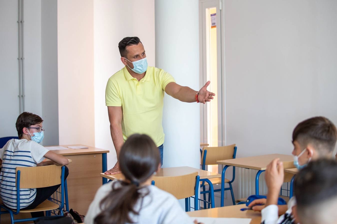 Sergio López Sanz «Haze», durante una de sus clases en el instituto San José, de Coria del Río