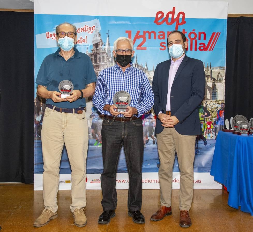 En imágenes, entrega de los premios de las categorías populares de la Edp Media Maratón de Sevilla 2021