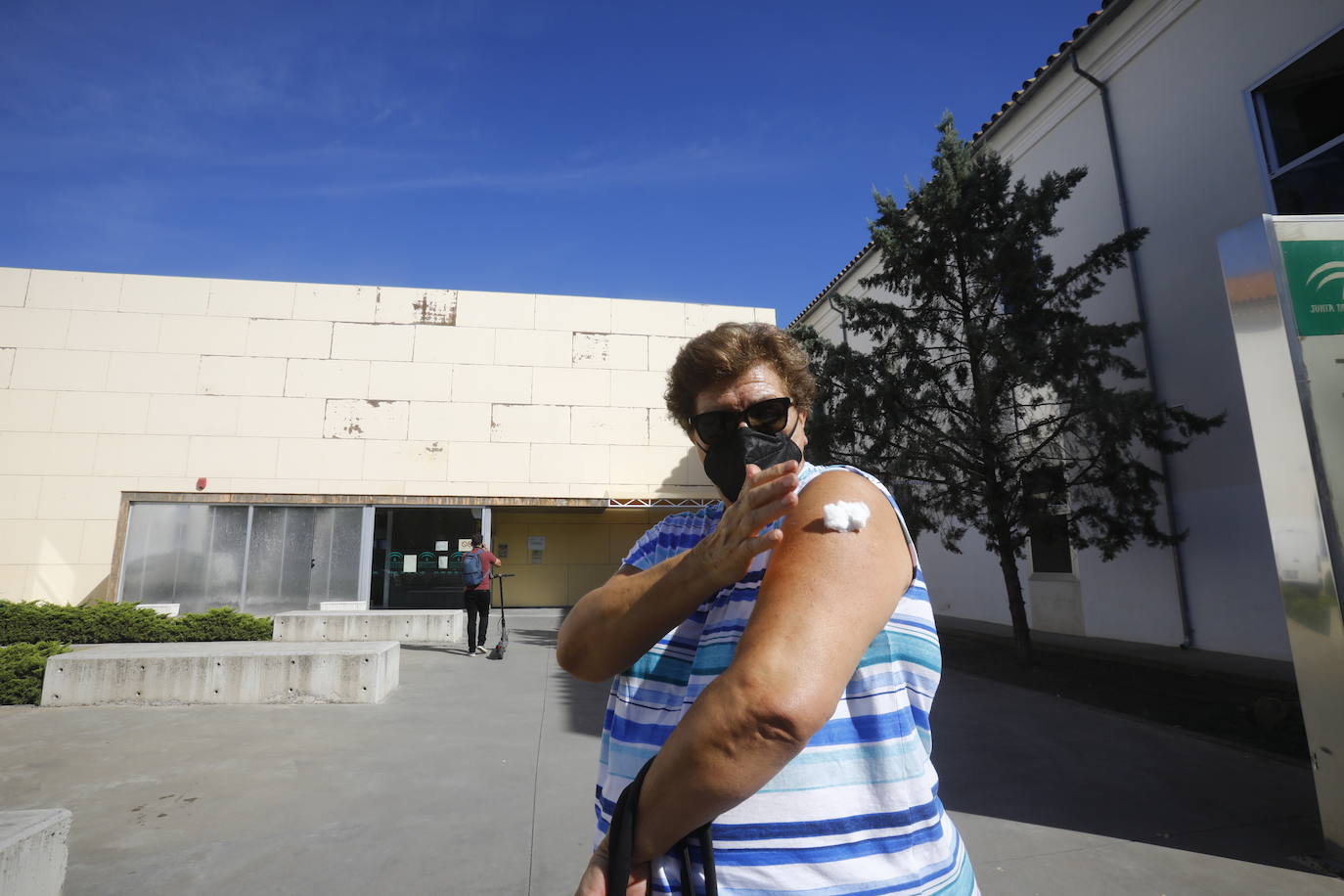 La vacunación contra el Covid con la tercera dosis en Córdoba, en imágenes