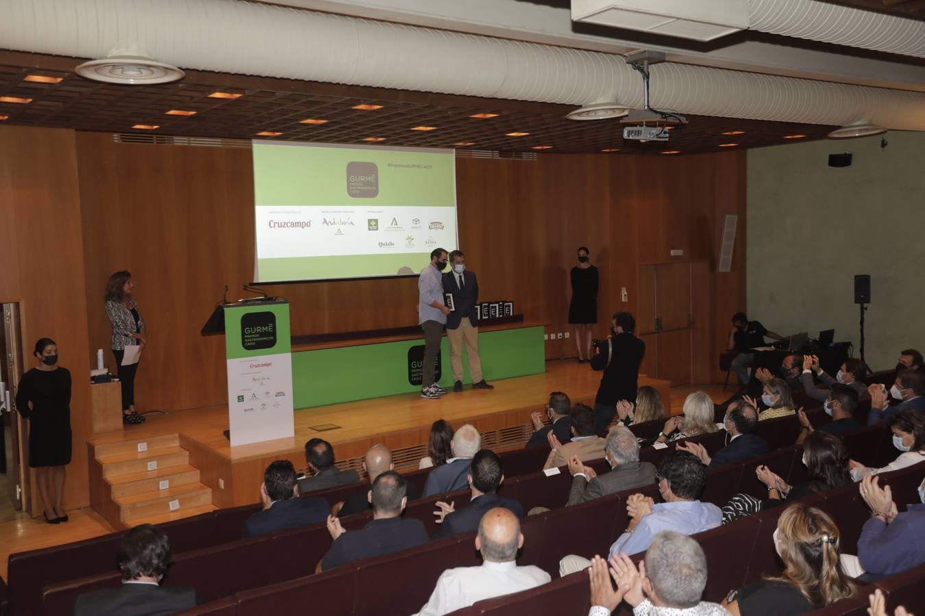 Gran ambiente y caras conocidas en los Premios Gurmé Cádiz