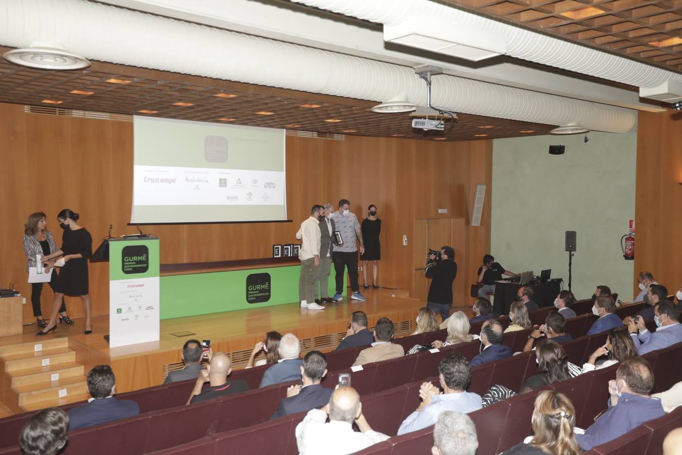 Gran ambiente y caras conocidas en los Premios Gurmé Cádiz