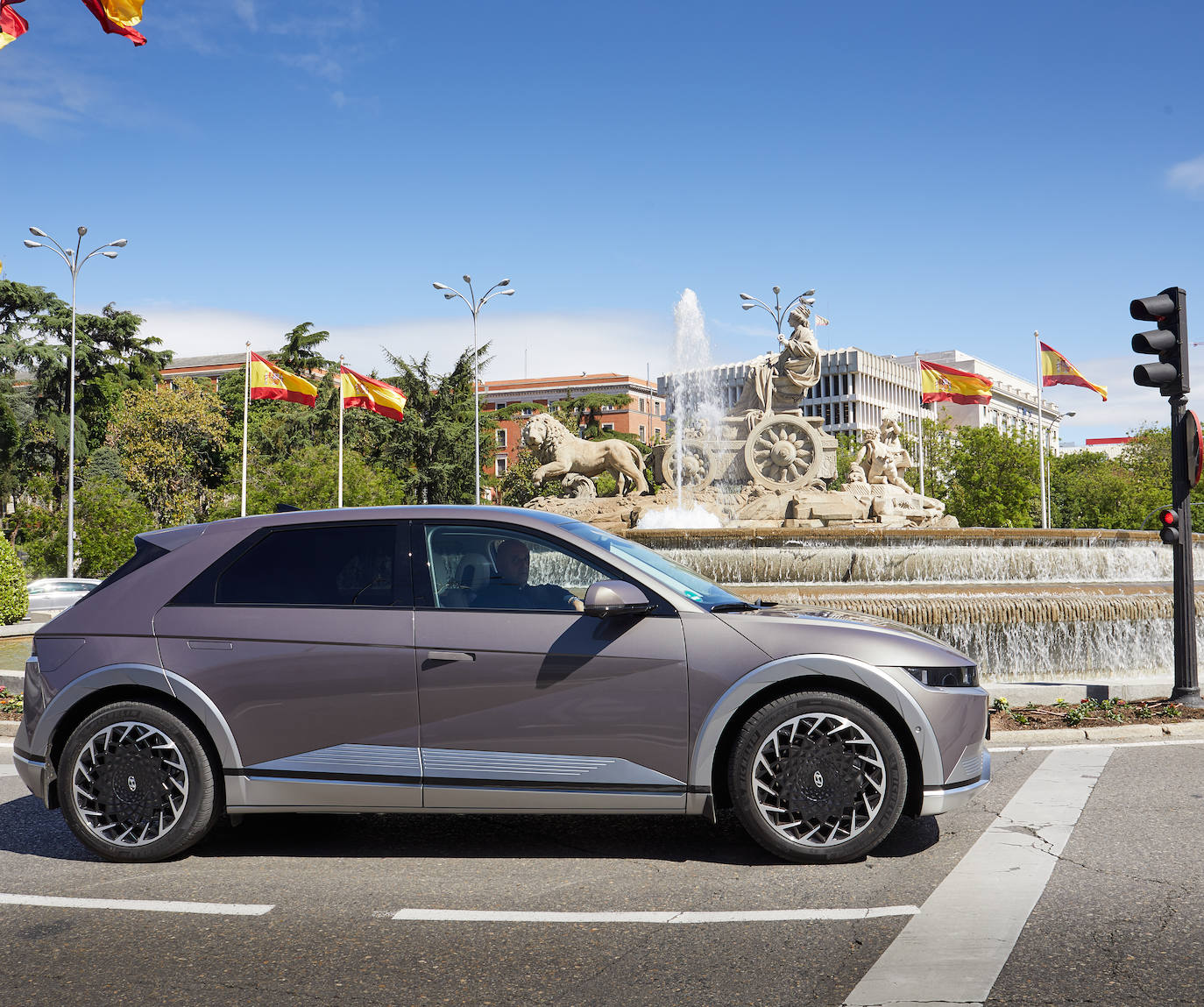 Hyundai lanza IONIQ 5, un CUV de tamaño medio- grande totalmente eléctrico