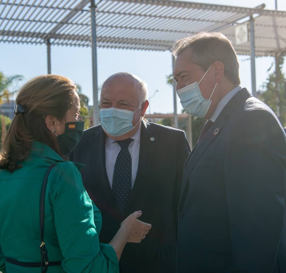 En imágenes, inauguración de ‘El aplauso’, el monumento homenaje a los sanitarios en Sevilla