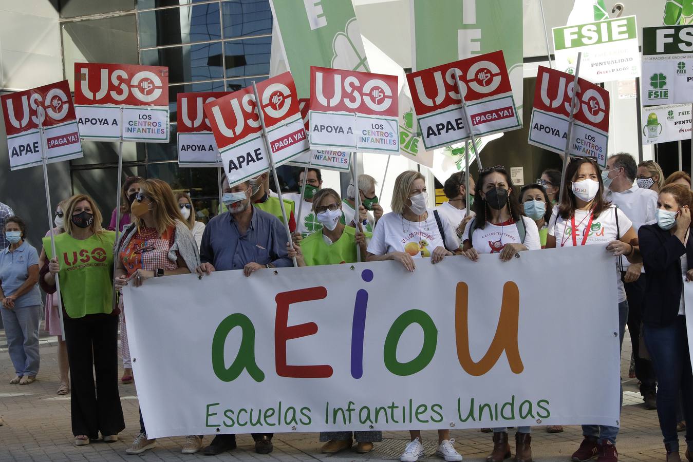 En imágenes, manifestación de las escuelas infantiles de Andalucía por el retraso en los pagos