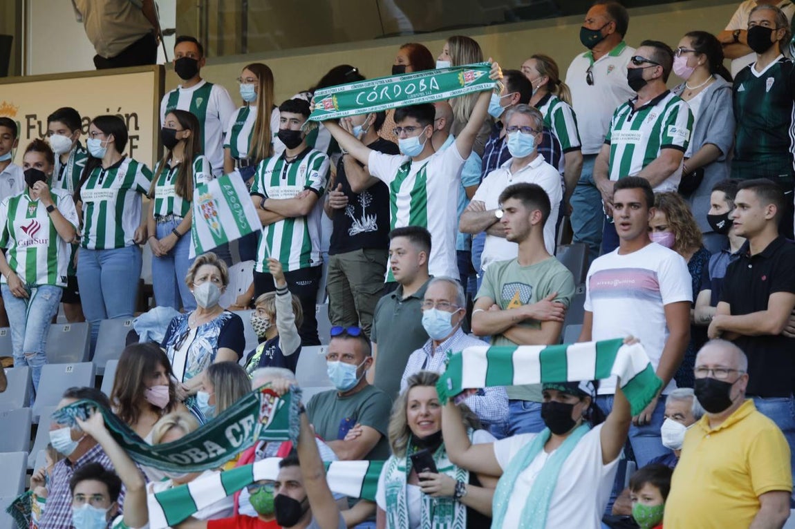 La grada del Córdoba CF-Antequera, en imágenes