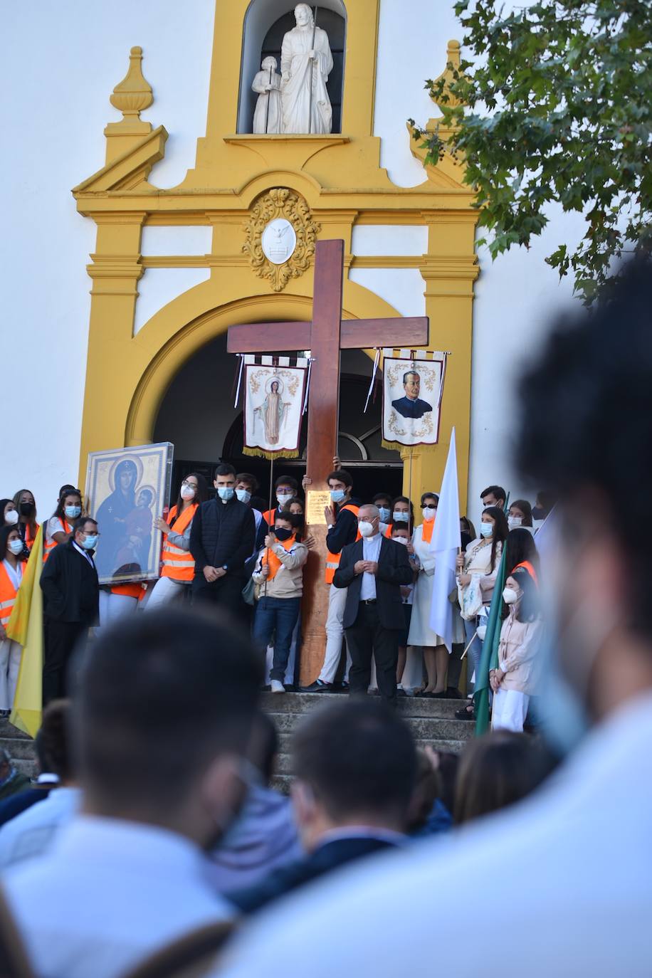 El recorrido de la Cruz de los Jóvenes por Córdoba, en imágenes