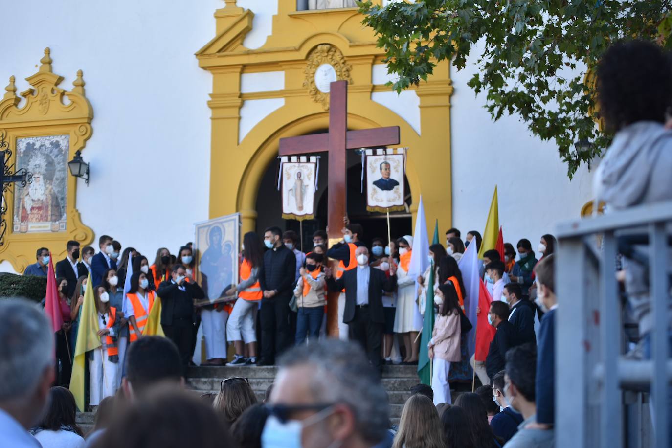 El recorrido de la Cruz de los Jóvenes por Córdoba, en imágenes