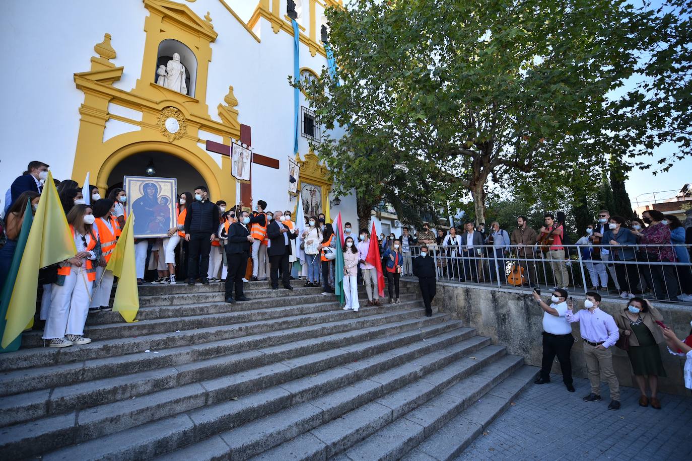 El recorrido de la Cruz de los Jóvenes por Córdoba, en imágenes