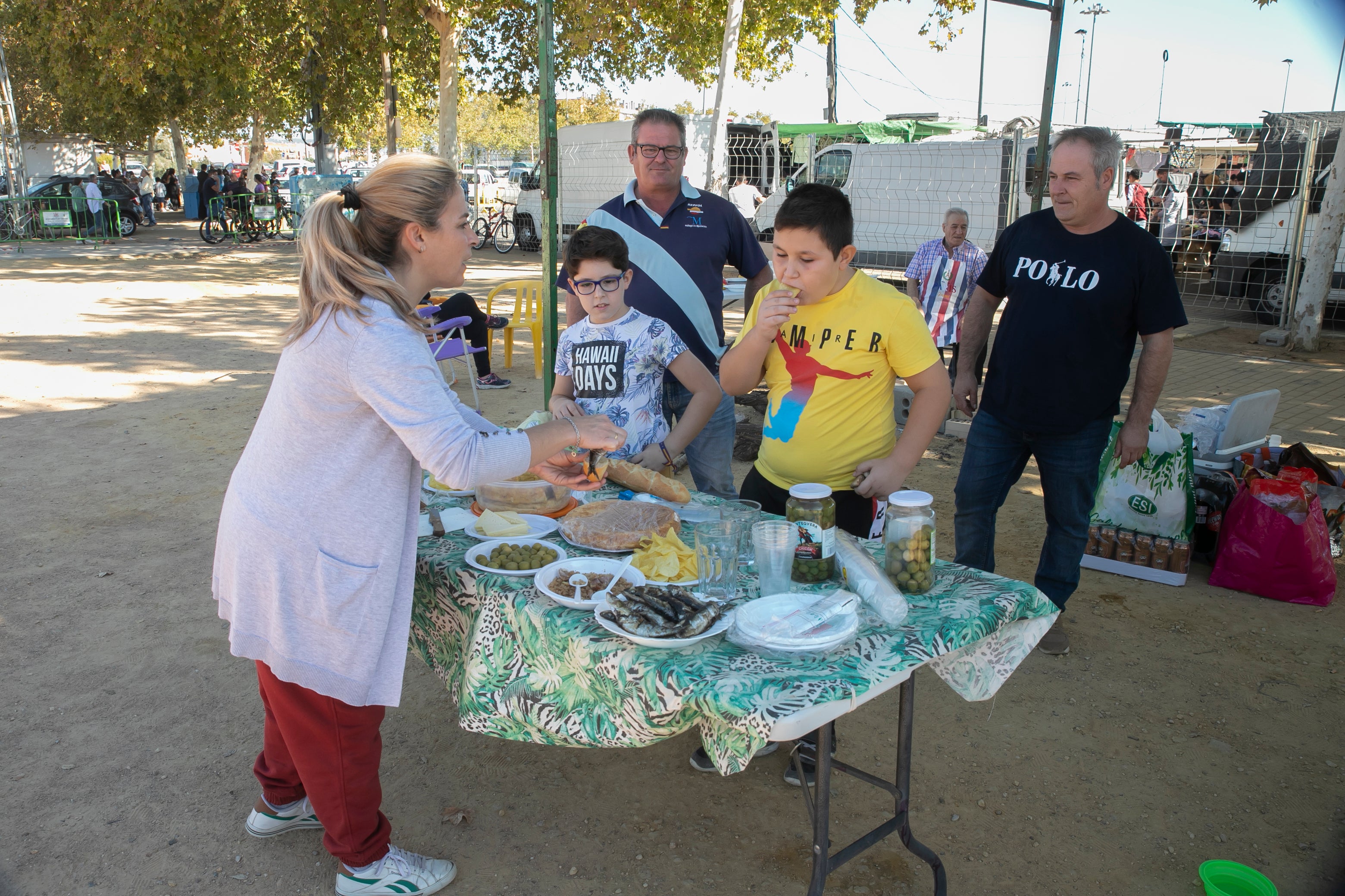 Los peroles en El Arenal por el Día de San Rafael, en imágenes