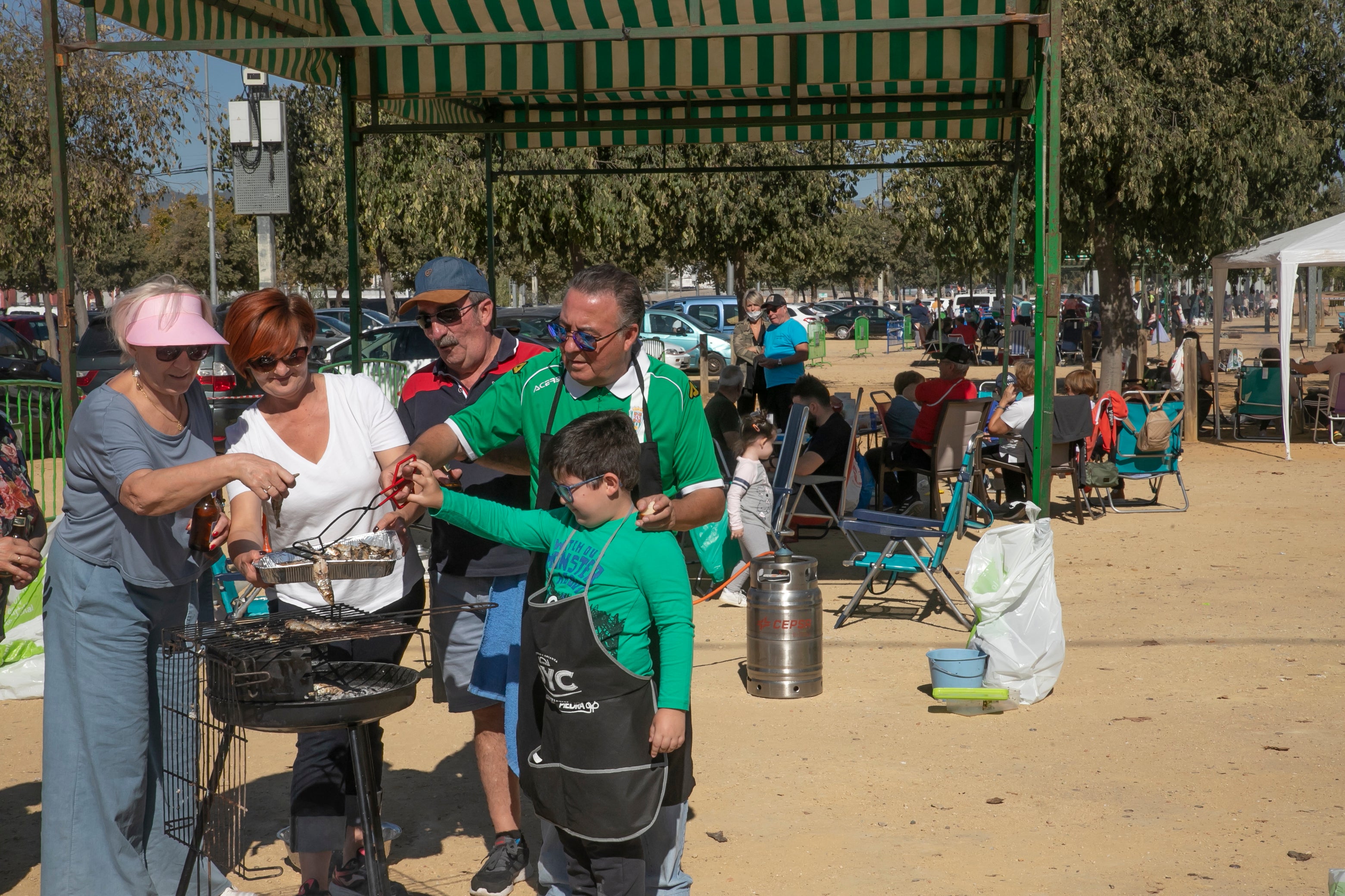 Los peroles en El Arenal por el Día de San Rafael, en imágenes