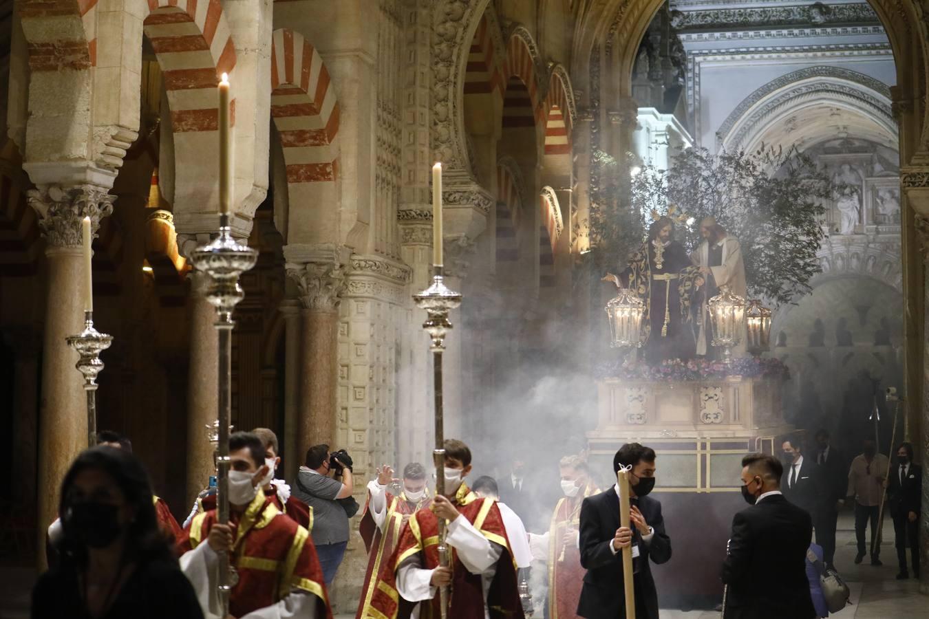 La procesión de Nuestro Padre Jesús de la Salud de Córdoba, en imágenes