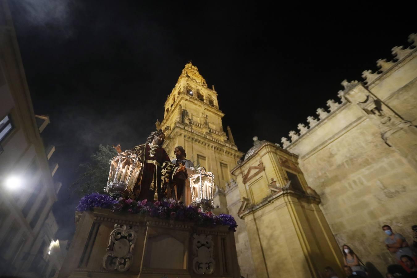 La procesión de Nuestro Padre Jesús de la Salud de Córdoba, en imágenes