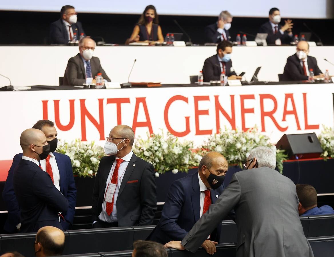 La junta de accionistas del Sevilla FC, en imágenes