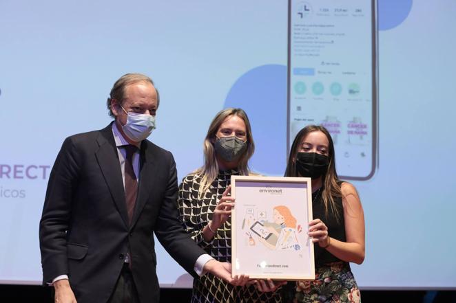 Álvaro Rodríguez Guitart entrega el premio 'Mejor RRSS' a Farmaciasdirect.com