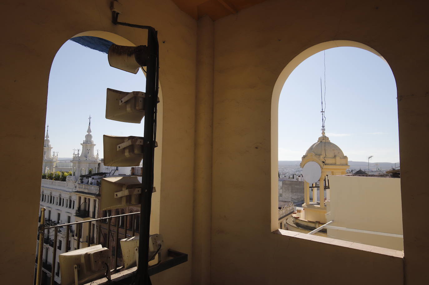 El imágenes, el reloj de las Tendillas de Córdoba, averiado