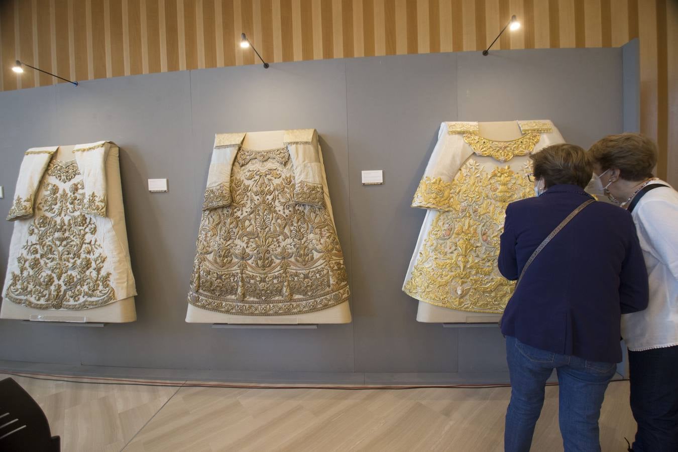 La exposición &#039;Patrimonio Macareno. Los oficios del arte sacro&#039;, en imágenes