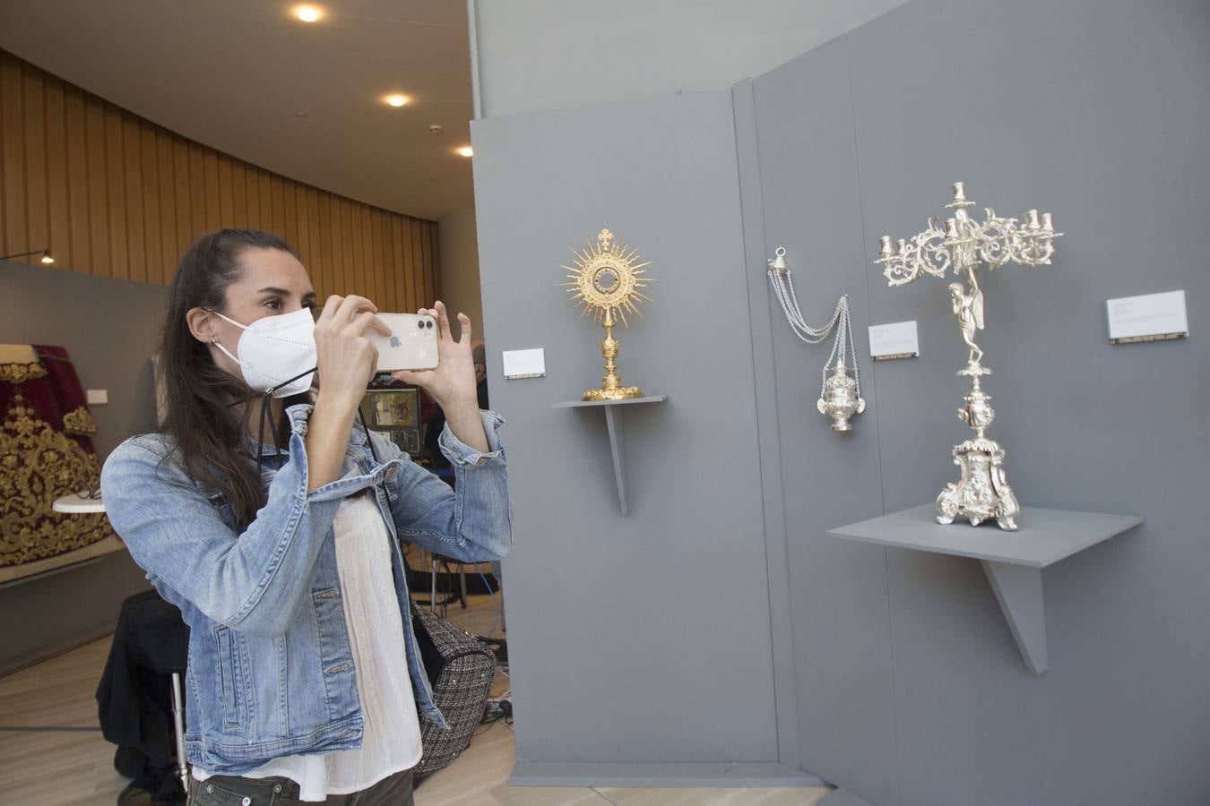 La exposición &#039;Patrimonio Macareno. Los oficios del arte sacro&#039;, en imágenes