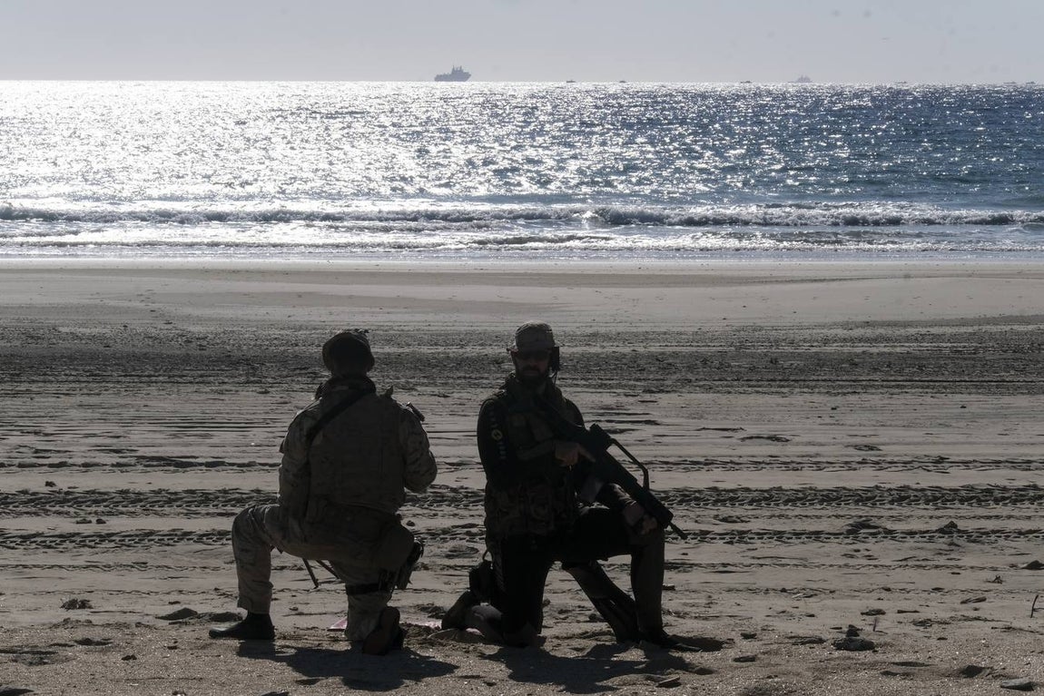 FOTOS: Impresionante despliegue de 3.500 efectivos, 14 buques y 12 aeronaves en el ejercicio Flotex-21