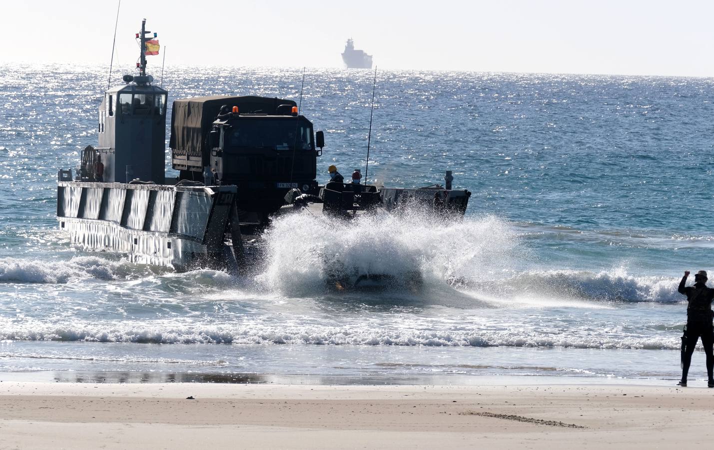 FOTOS: Impresionante despliegue de 3.500 efectivos, 14 buques y 12 aeronaves en el ejercicio Flotex-21