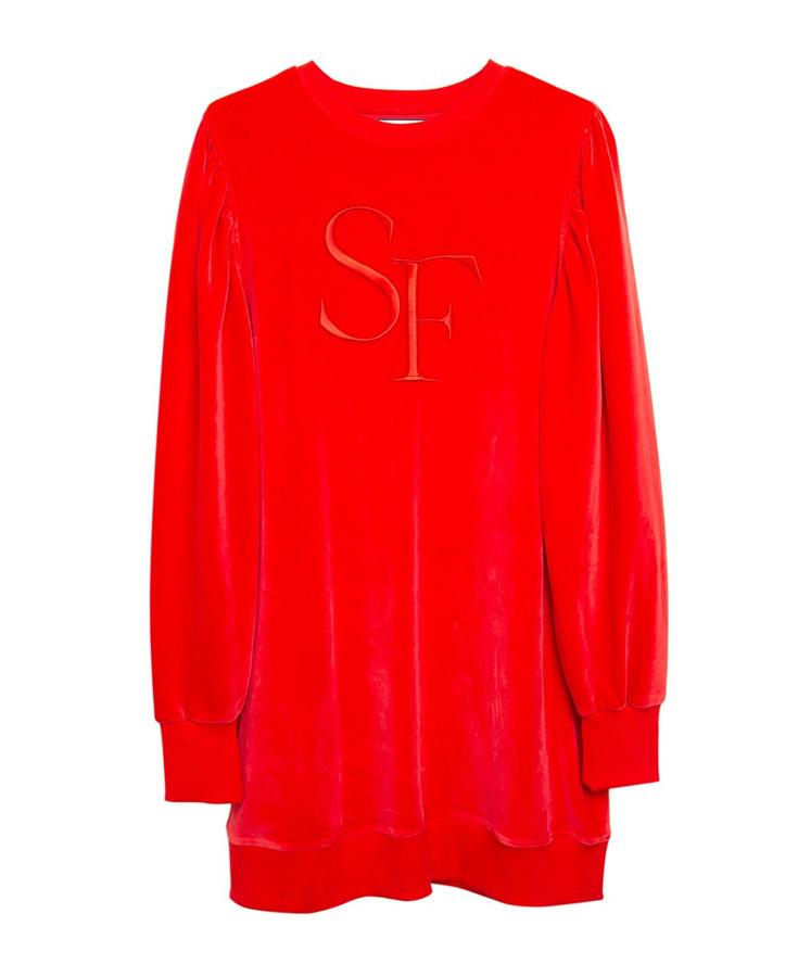 Space Flamingo - Vestidos virales para todos los gustos. Vestido sudadera rojo de terciopelo, de Space Flamingo. Las amantes del 'athleisure' encontrarán en esta prenda un recurso muy interesante para dar al vestidor además un toque de elegancia. Precio: 80€.