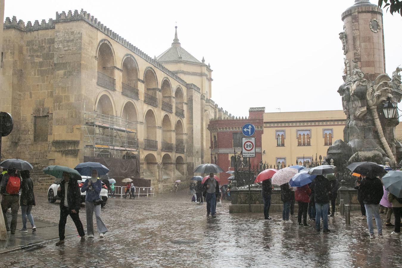 El turismo en el Puente de Todos los Santos en Córdoba, en imágenes