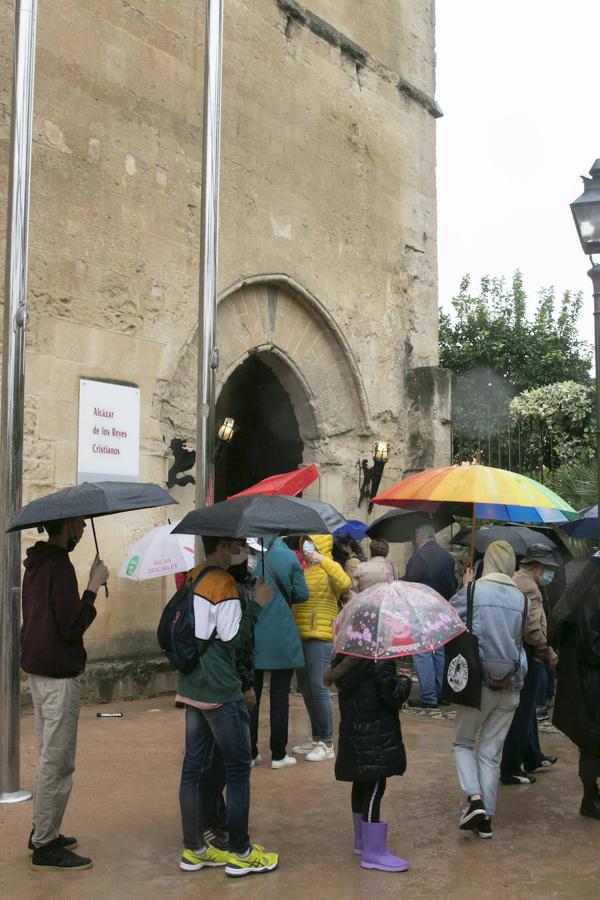 El turismo en el Puente de Todos los Santos en Córdoba, en imágenes