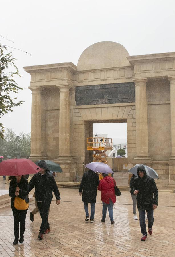 El turismo en el Puente de Todos los Santos en Córdoba, en imágenes