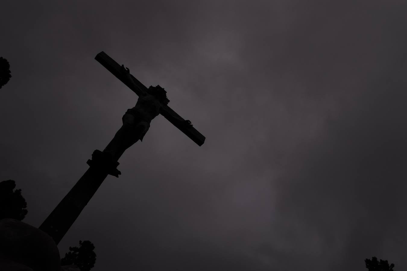 Un paseo, a oscuras, por el cementerio de San Fernando