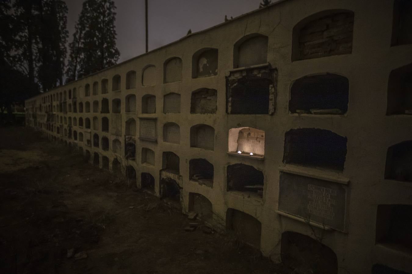 Un paseo, a oscuras, por el cementerio de San Fernando