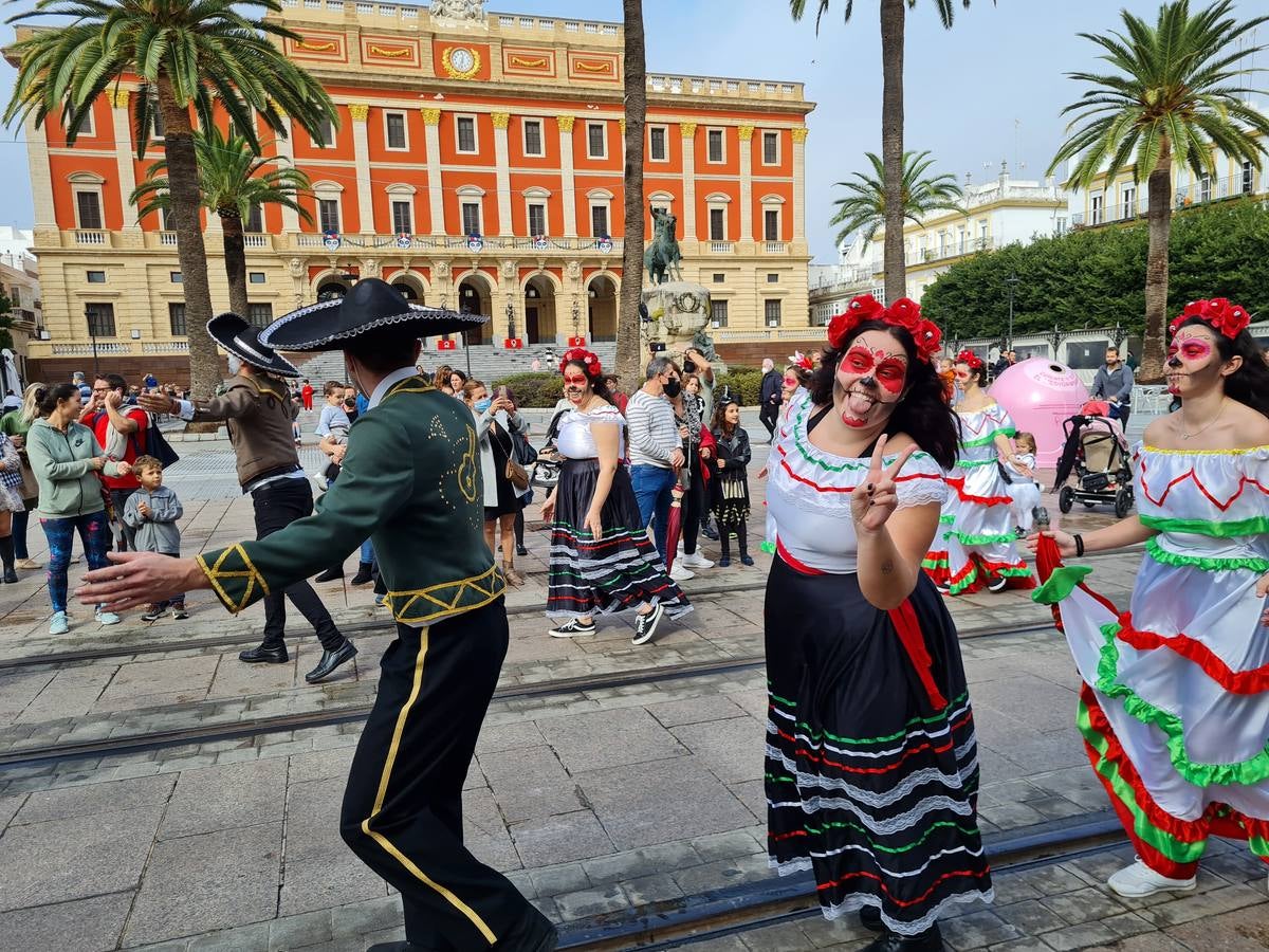 San Fernando sale a la calle para celebrar la noche del terror de Halloween