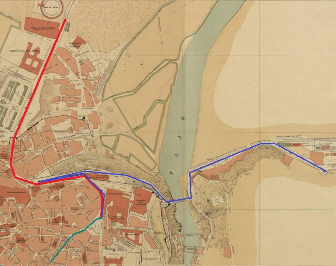 Sobre un plano del Instituto Geográfico y Estadístico (1909) indicamos tres líneas del tranvía eléctrico que idearon los ingenieros de la Jefatura Provincial de Obras Públicas desde Zocodover. En color rojo, hasta la Plaza de Toros; en azul, a la Estación del Ferrocarril y, en verde, el tramo hasta las Cuatro Calles. 