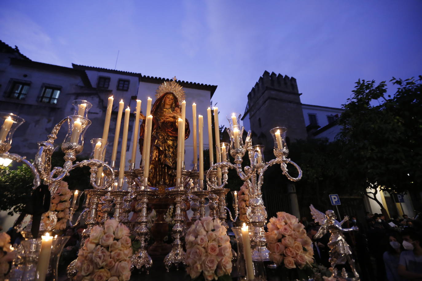 La procesión de la Virgen del Amparo en Córdoba, en imágenes