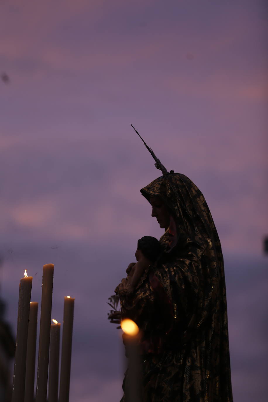 La procesión de la Virgen del Amparo en Córdoba, en imágenes