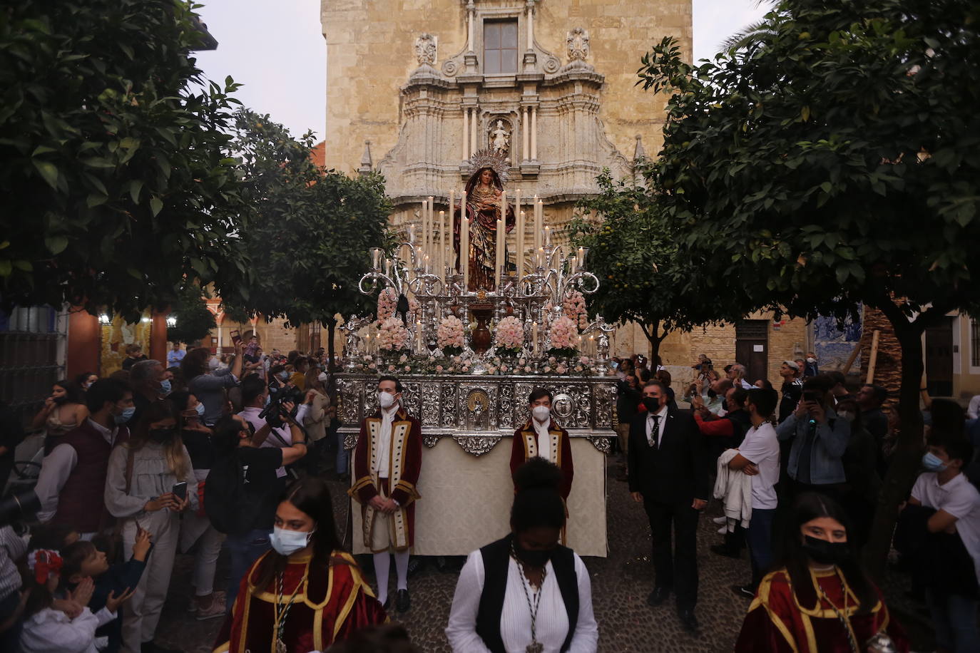 La procesión de la Virgen del Amparo en Córdoba, en imágenes