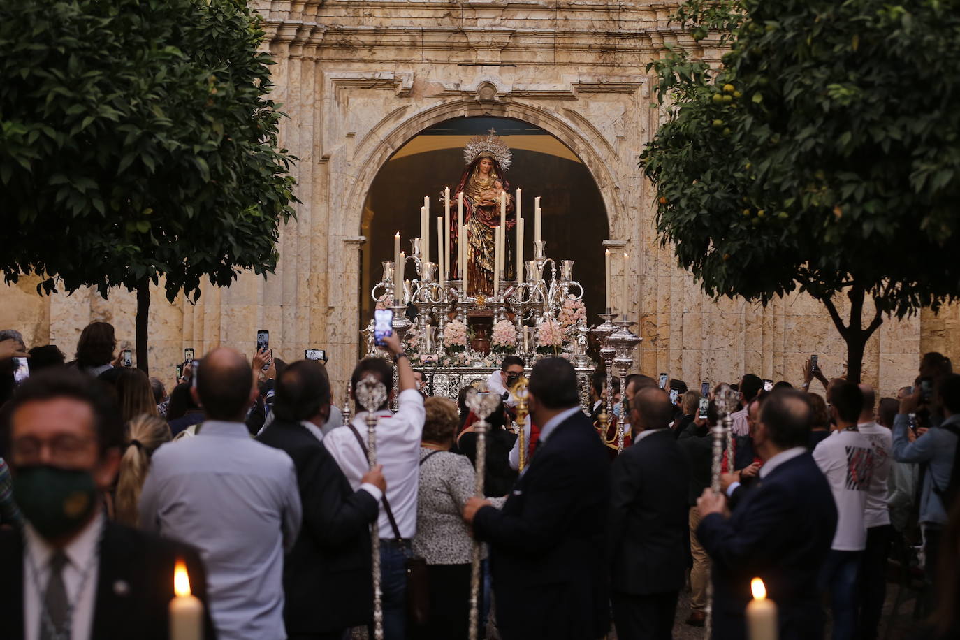 La procesión de la Virgen del Amparo en Córdoba, en imágenes