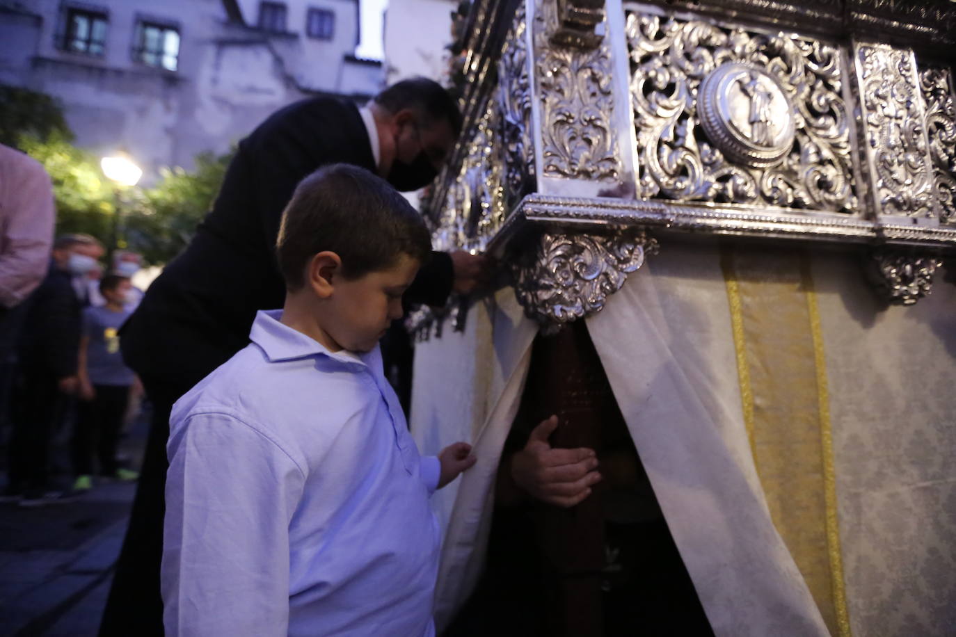 La procesión de la Virgen del Amparo en Córdoba, en imágenes