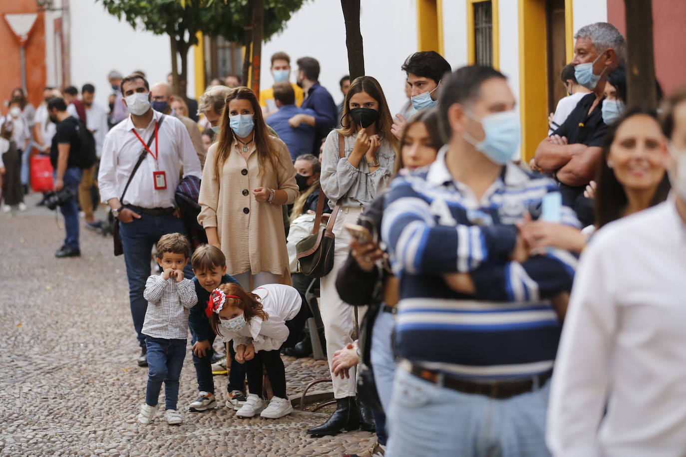 La procesión de la Virgen del Amparo en Córdoba, en imágenes