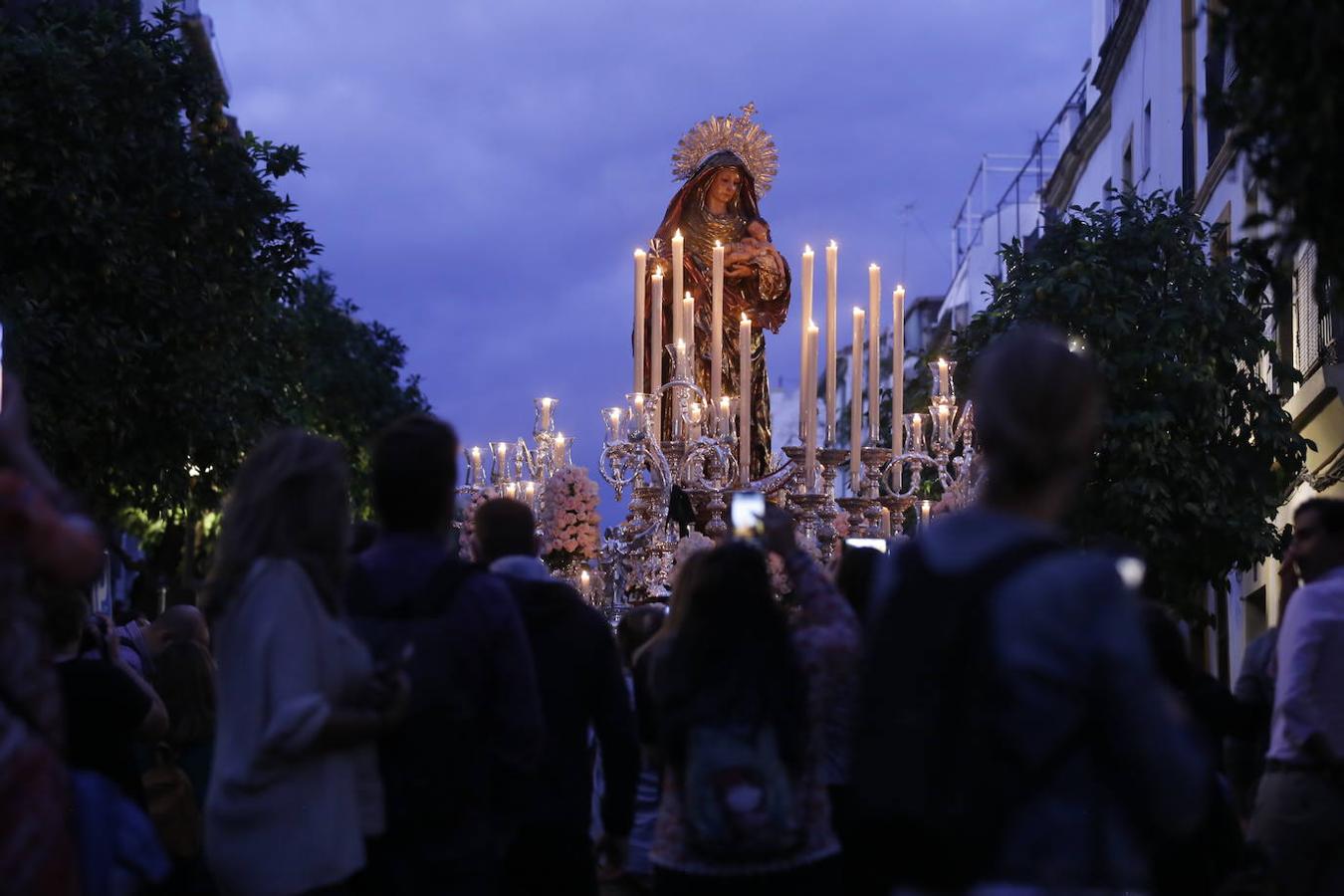 La procesión de la Virgen del Amparo en Córdoba, en imágenes