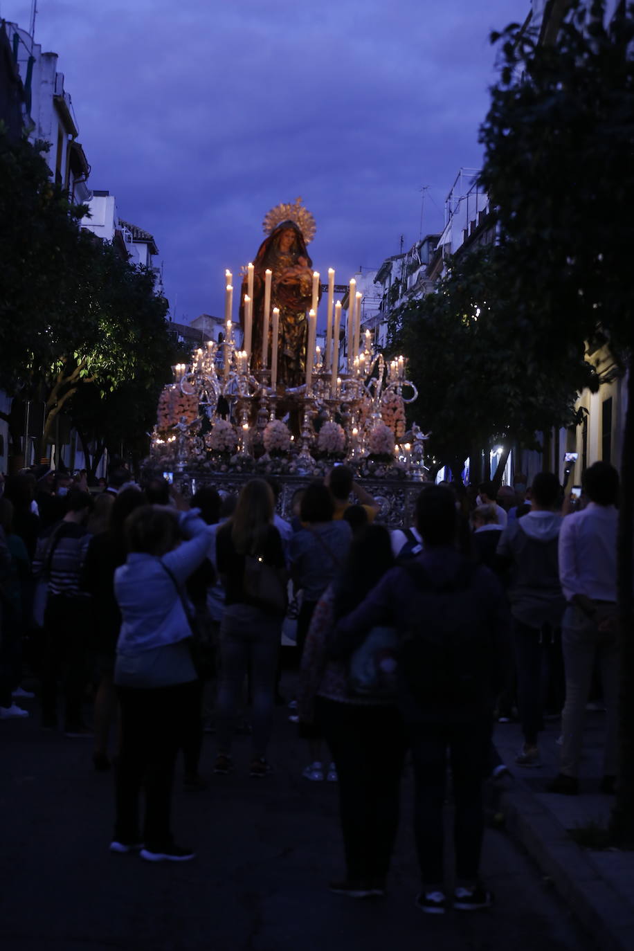 La procesión de la Virgen del Amparo en Córdoba, en imágenes