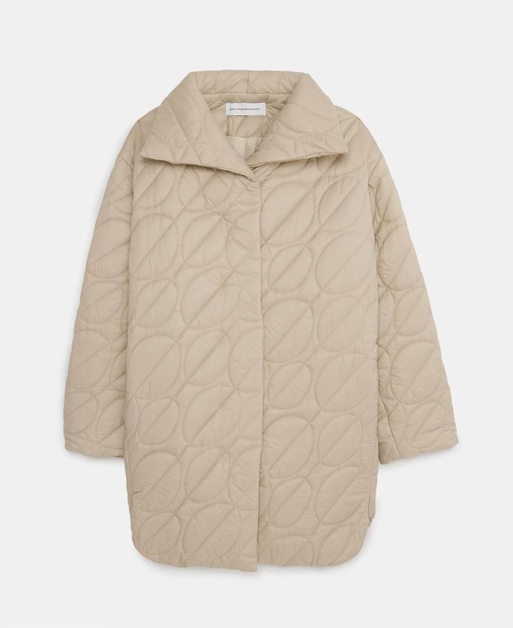 Abrigo acolchado con largo asimétrico de Adolfo Domínguez (159€)