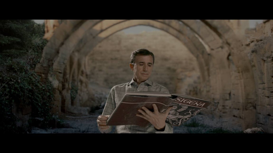 En 2007, Juan Naya encontró un libro con fotografías de Sigena que mostraban la Sala Capitular tal y como estaba antes el incendio de 1936. 