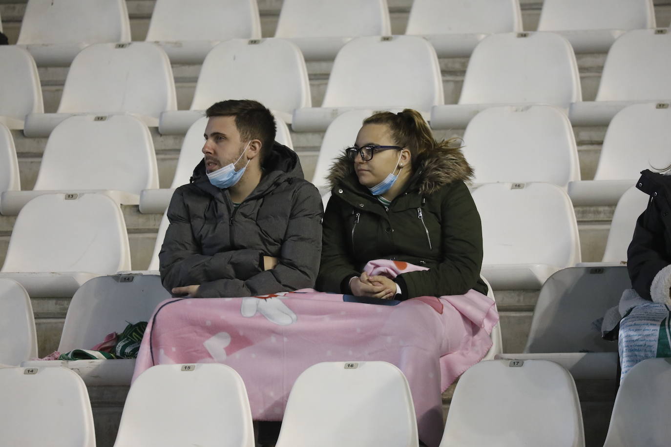 Córdoba-Montijo: el ambiente en las gradas de El Arcángel, en imágenes