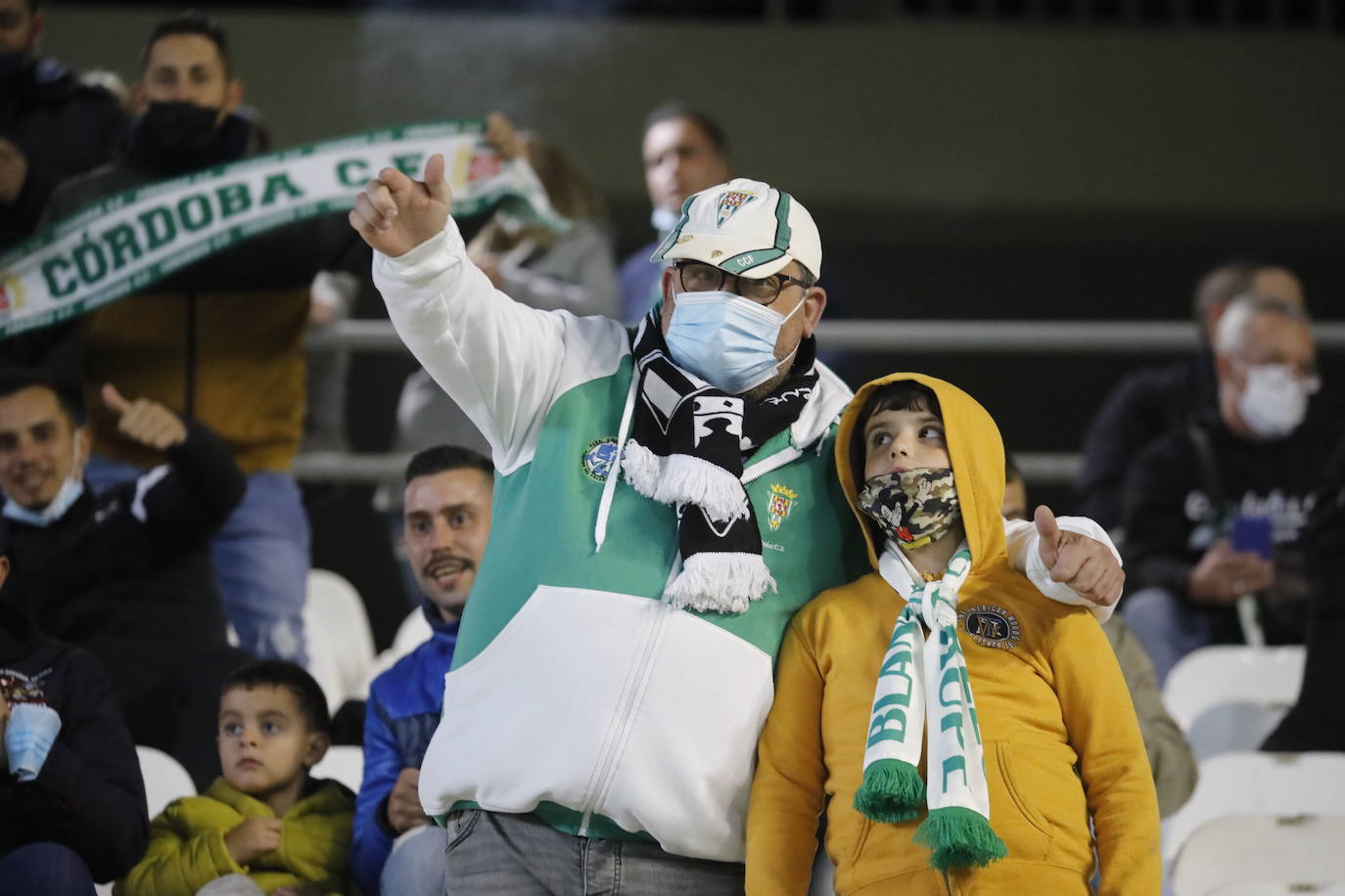 Córdoba-Montijo: el ambiente en las gradas de El Arcángel, en imágenes