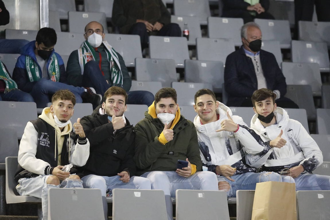 Córdoba-Montijo: el ambiente en las gradas de El Arcángel, en imágenes